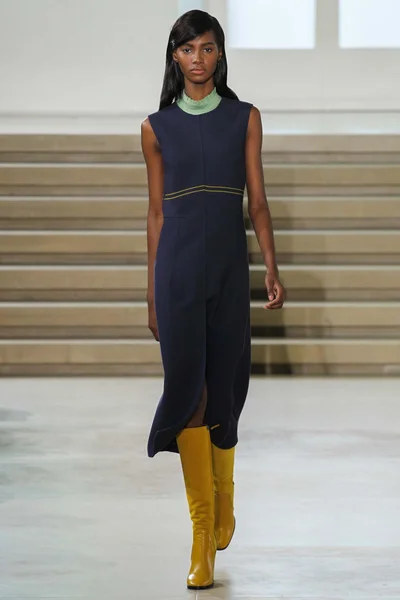 Look 19